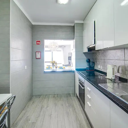 아파트 2bd Pool Balcony Wifi Ac Parking 250m 알부페이라