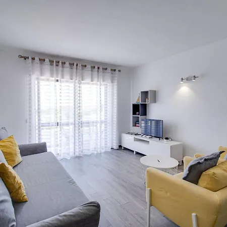 2bd Pool Balcony Wifi Ac Parking 250m *