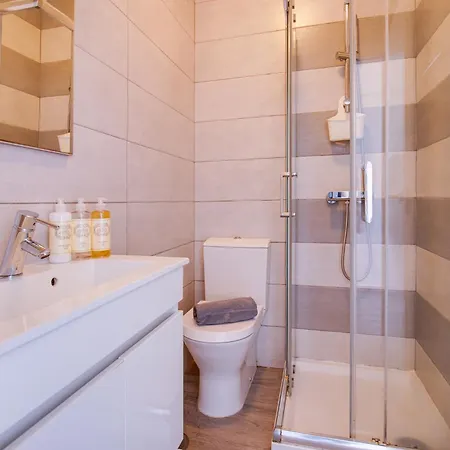 2bd Pool Balcony Wifi Ac Parking 250m Apartamento
