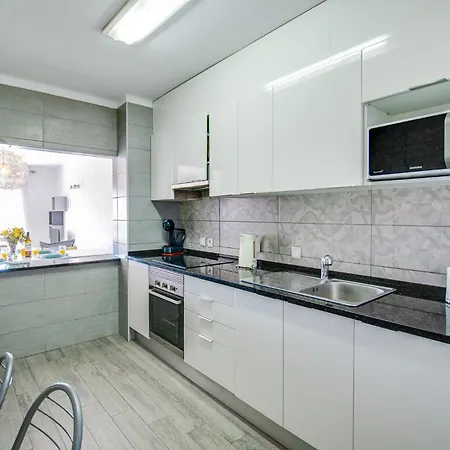 아파트 2bd Pool Balcony Wifi Ac Parking 250m *